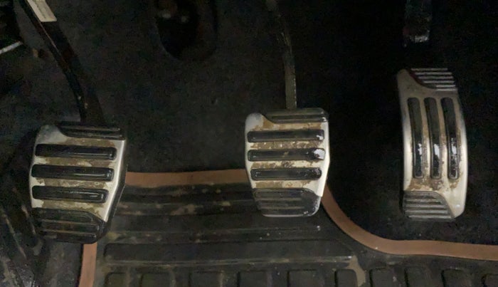 2019 Mahindra XUV500 W11, Diesel, Manual, 32,204 km, Pedals