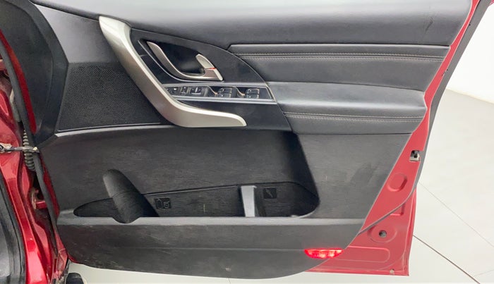 2019 Mahindra XUV500 W11, Diesel, Manual, 32,204 km, Driver Side Door Panels Control