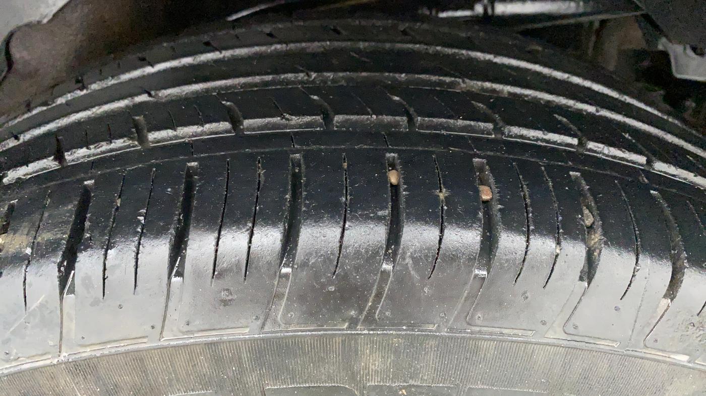 2019 Mahindra XUV500 W11, Diesel, Manual, 32,204 km, Left Rear Tyre Tread