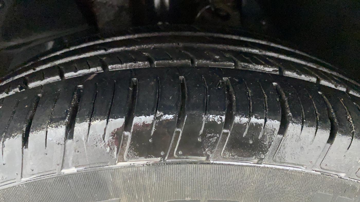 2019 Mahindra XUV500 W11, Diesel, Manual, 32,204 km, Left Front Tyre Tread