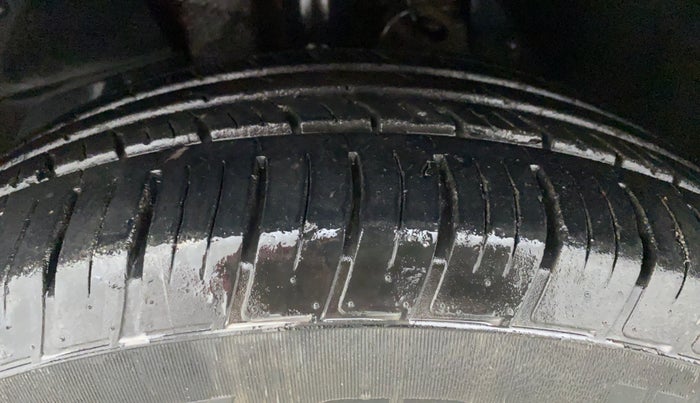 2019 Mahindra XUV500 W11, Diesel, Manual, 32,204 km, Left Front Tyre Tread