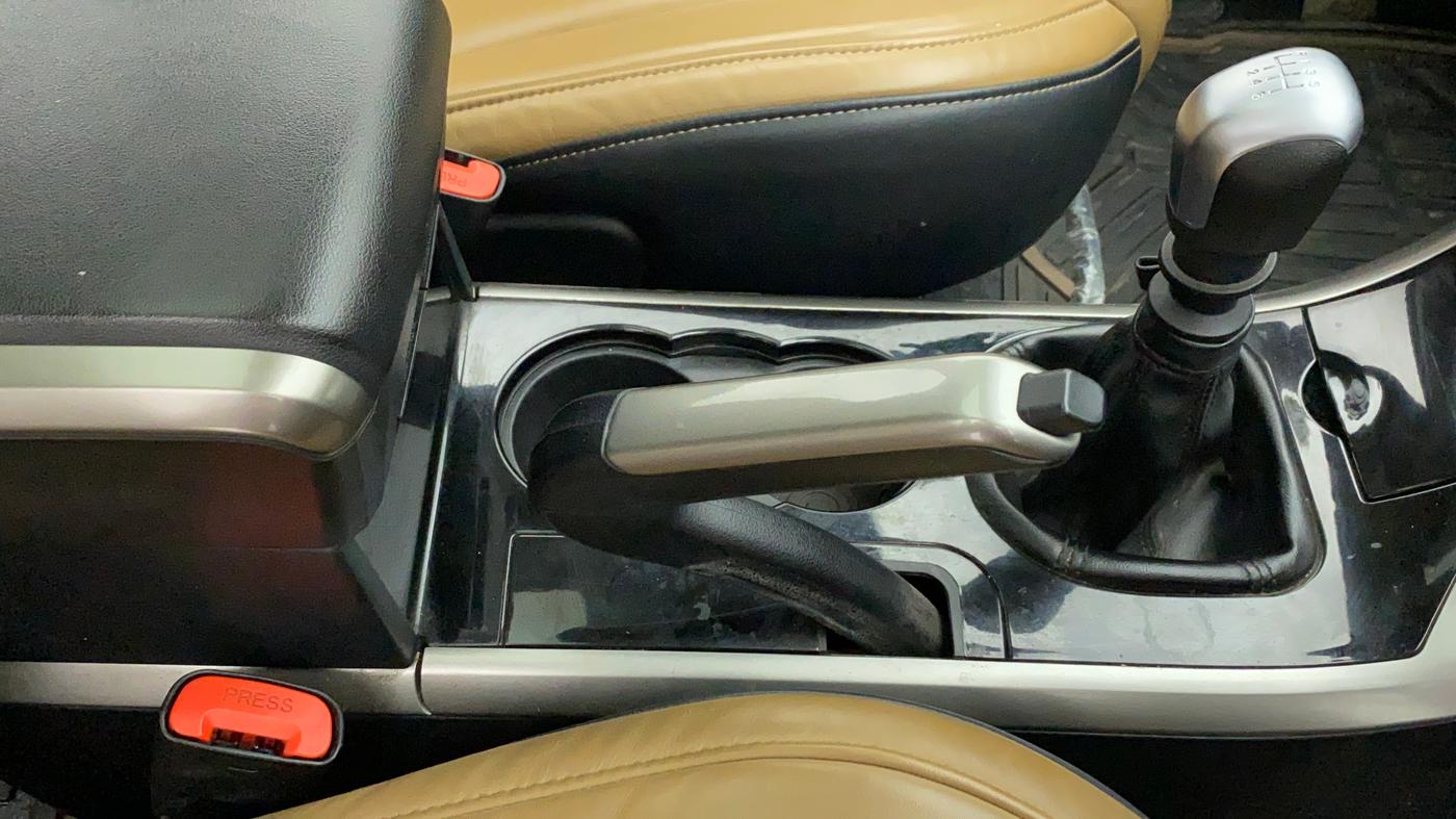 2019 Mahindra XUV500 W11, Diesel, Manual, 32,204 km, Gear Lever