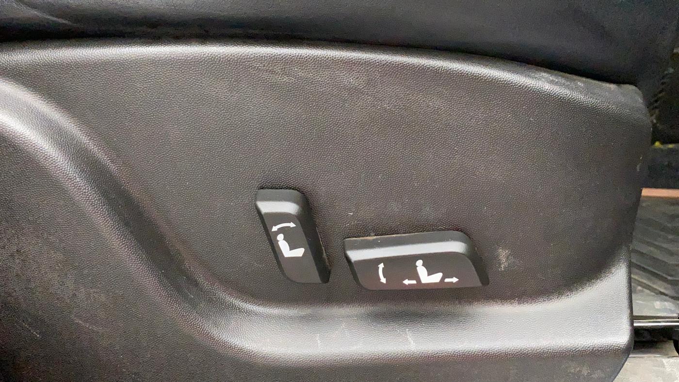 2019 Mahindra XUV500 W11, Diesel, Manual, 32,204 km, Driver Side Adjustment Panel