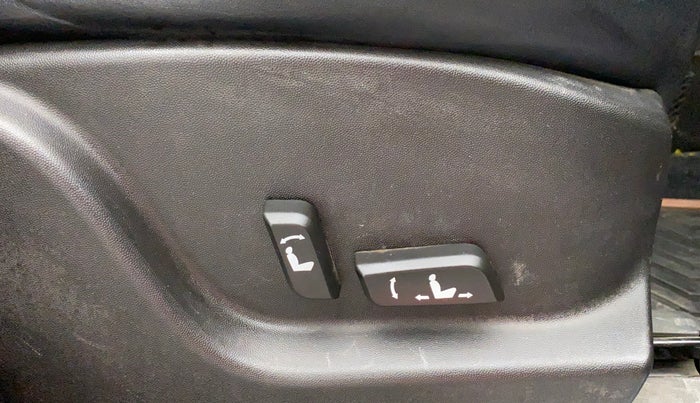 2019 Mahindra XUV500 W11, Diesel, Manual, 32,204 km, Driver Side Adjustment Panel
