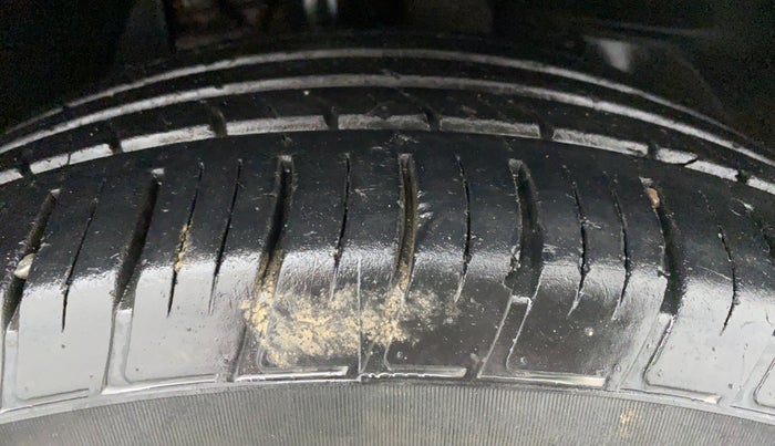 2019 Mahindra XUV500 W11, Diesel, Manual, 32,204 km, Right Front Tyre Tread