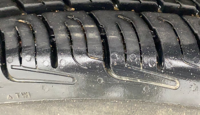 2013 Maruti Wagon R 1.0 VXI, Petrol, Manual, 71,782 km, Left Front Tyre Tread