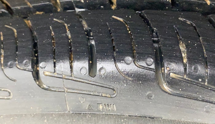 2013 Maruti Wagon R 1.0 VXI, Petrol, Manual, 71,782 km, Left Rear Tyre Tread