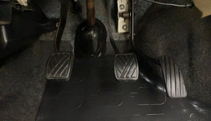 2013 Maruti Wagon R 1.0 VXI, Petrol, Manual, 71,782 km, Pedals