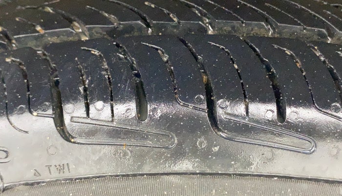 2013 Maruti Wagon R 1.0 VXI, Petrol, Manual, 71,782 km, Right Rear Tyre Tread