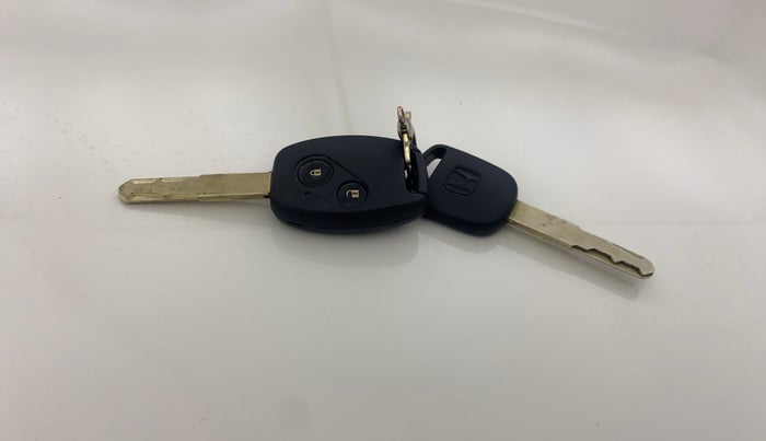 2013 Honda Brio VX MT, Petrol, Manual, 1,11,069 km, Key Close Up