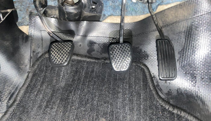 2013 Honda Brio VX MT, Petrol, Manual, 1,11,069 km, Pedals