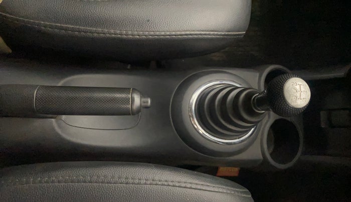 2013 Honda Brio VX MT, Petrol, Manual, 1,11,069 km, Gear Lever