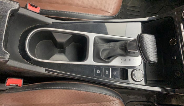 2022 Hyundai ALCAZAR PLATINUM(O) 6STR 1.5 AT, Diesel, Automatic, 65,325 km, Gear Lever