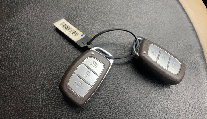 2016 Hyundai Grand i10 ASTA 1.2 KAPPA VTVT, Petrol, Manual, 39,954 km, Key Close Up