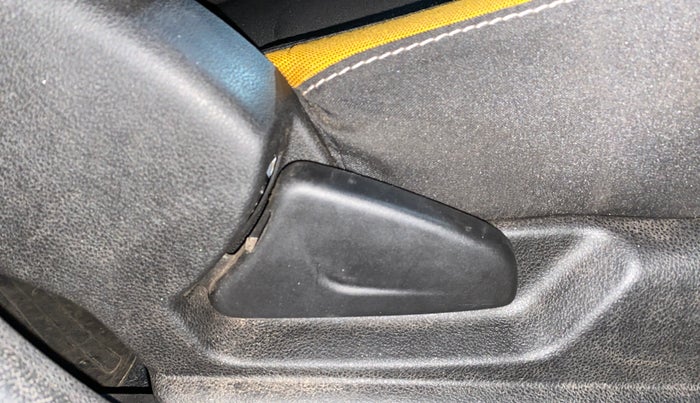 2022 Renault Kwid CLIMBER MT 1.0, Petrol, Manual, 10,533 km, Driver Side Adjustment Panel