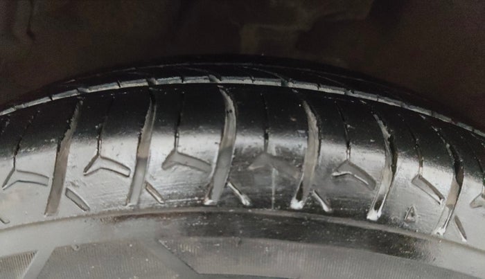2016 Maruti Celerio VXI AMT, Petrol, Automatic, 67,879 km, Left Front Tyre Tread