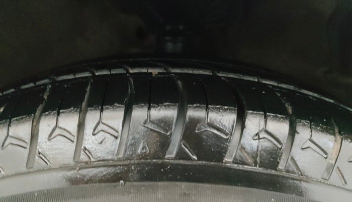 2016 Maruti Celerio VXI AMT, Petrol, Automatic, 67,879 km, Right Front Tyre Tread