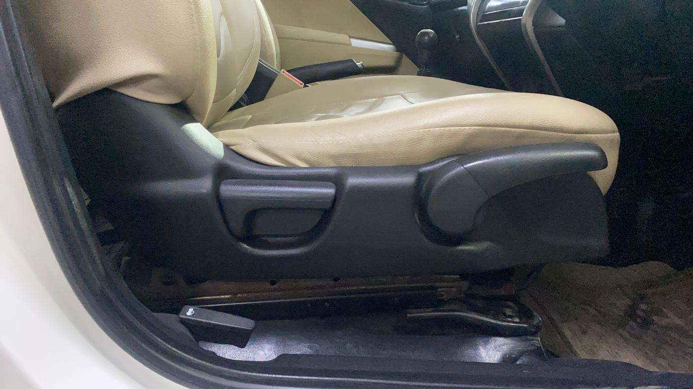 2015 Honda City 1.5L I-VTEC V MT, Petrol, Manual, 73,218 km, Driver Side Adjustment Panel