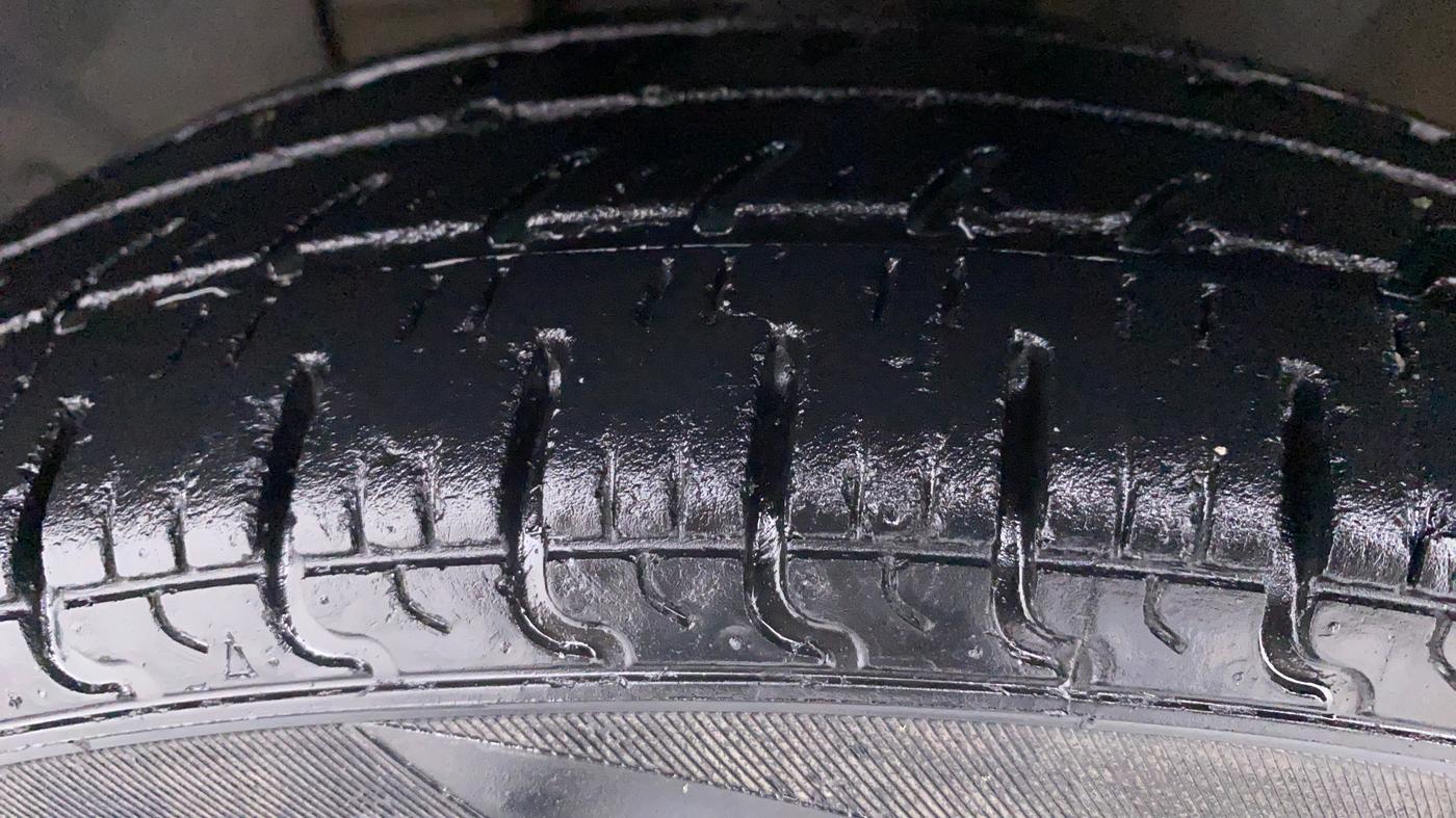 2018 Renault Kwid RXT 1.0 EASY-R  AT, Petrol, Automatic, 22,478 km, Left Front Tyre Tread