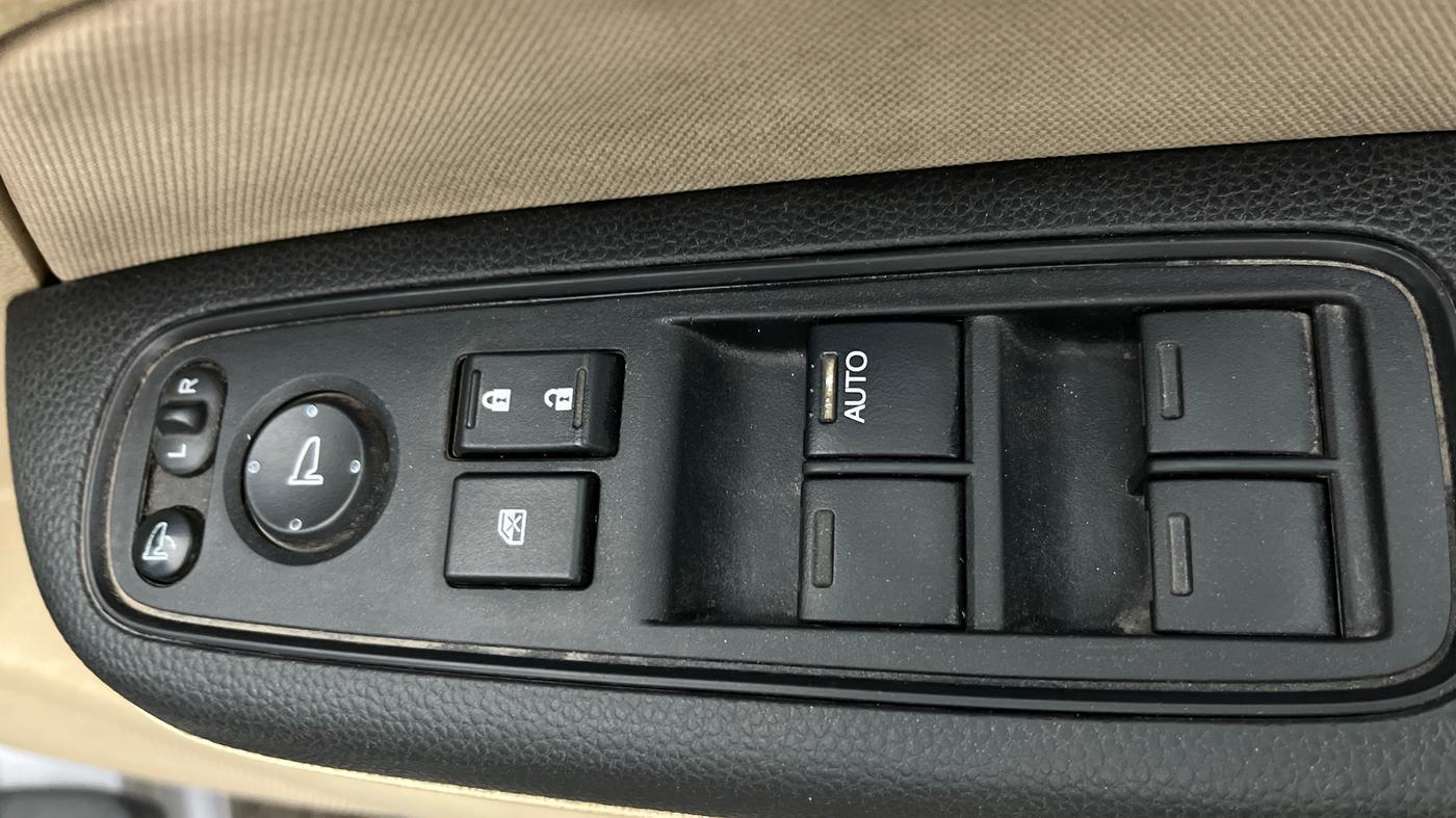 2018 Honda Amaze 1.2L I-VTEC VX, Petrol, Manual, 74,631 km, Driver Side Door Panels Control