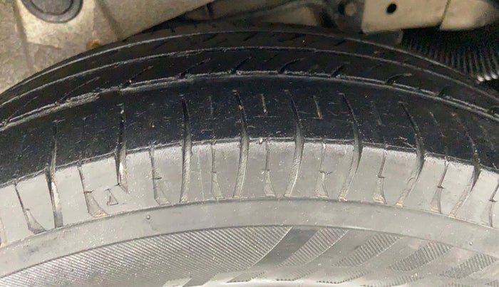 2010 Hyundai Santro Xing GLS LPG, LPG, Manual, 74,797 km, Left Rear Tyre Tread