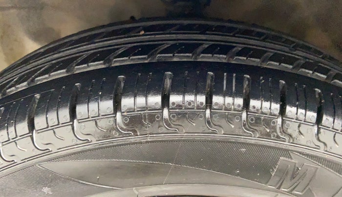 2010 Hyundai Santro Xing GLS LPG, LPG, Manual, 74,797 km, Left Front Tyre Tread