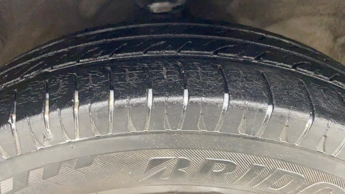 2010 Hyundai Santro Xing GLS LPG, LPG, Manual, 74,797 km, Right Front Tyre Tread