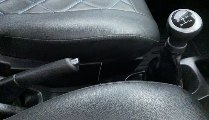 2013 Maruti Wagon R Stingray VXI, Petrol, Manual, 24,449 km, Gear Lever