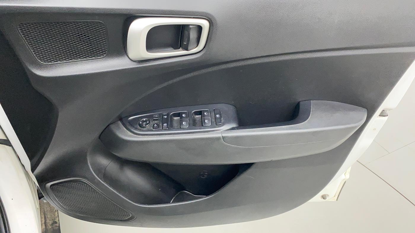 2019 Hyundai VENUE SX PLUS 1.0 TURBO DCT, Petrol, Automatic, 67,033 km, Driver Side Door Panels Control
