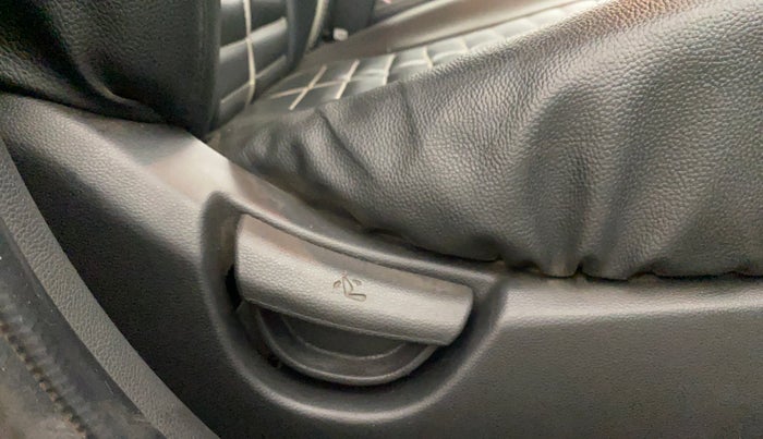 2017 Hyundai Grand i10 SPORTZ 1.2 KAPPA VTVT, Petrol, Manual, 1,03,882 km, Driver Side Adjustment Panel