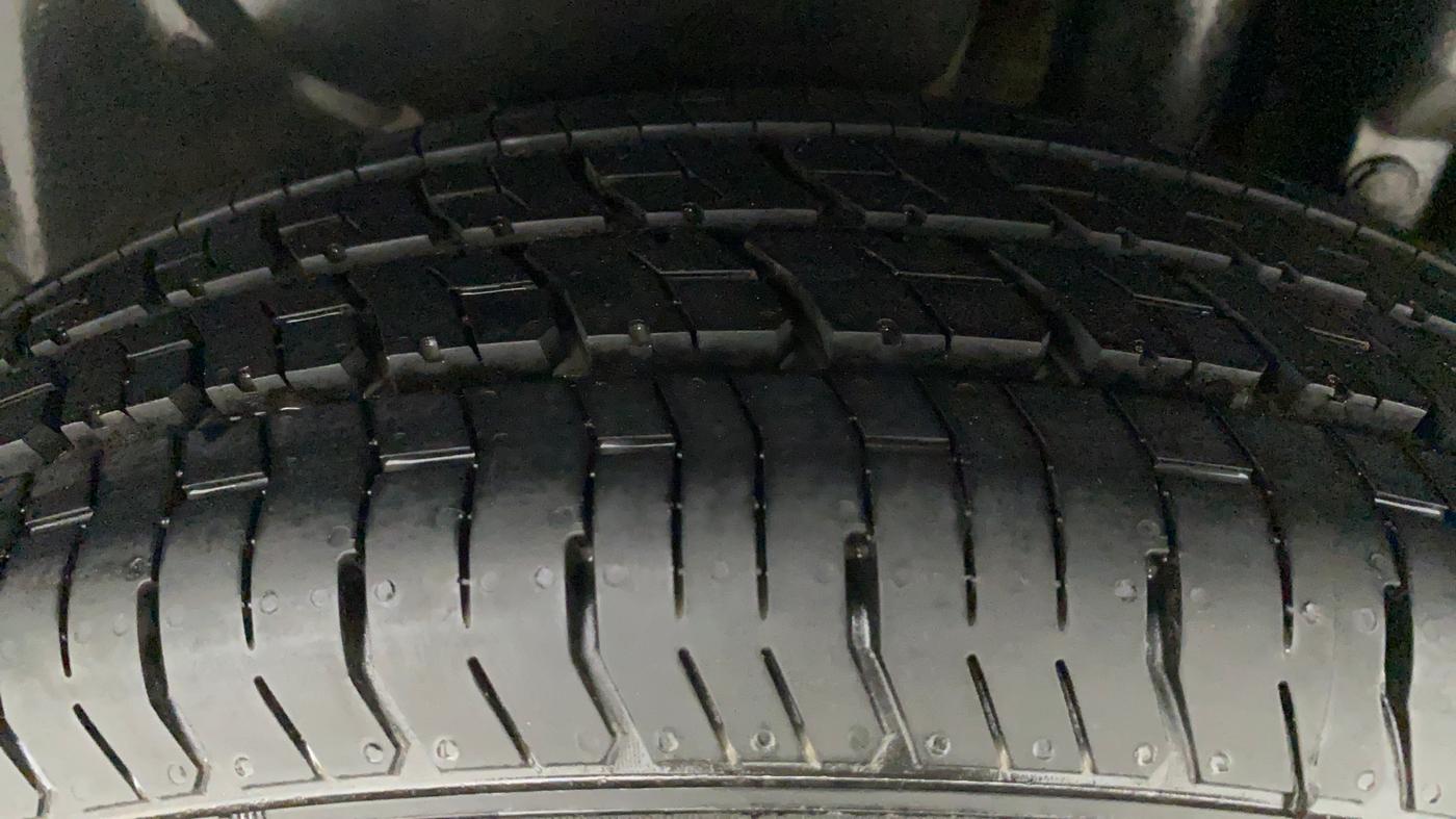 2016 Maruti Swift Dzire VXI, Petrol, Manual, 29,740 km, Left Rear Tyre Tread