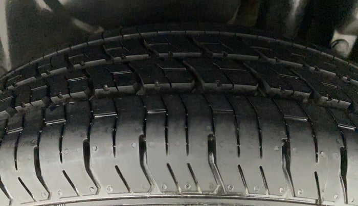 2016 Maruti Swift Dzire VXI, Petrol, Manual, 29,740 km, Left Rear Tyre Tread