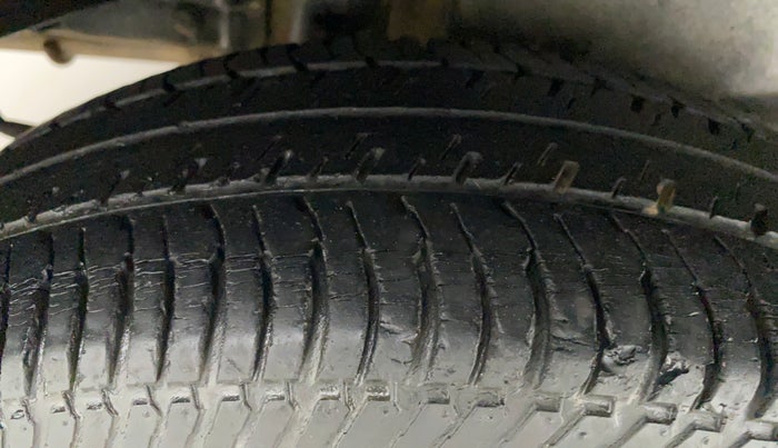 2016 Maruti Swift Dzire VXI, Petrol, Manual, 29,740 km, Right Rear Tyre Tread