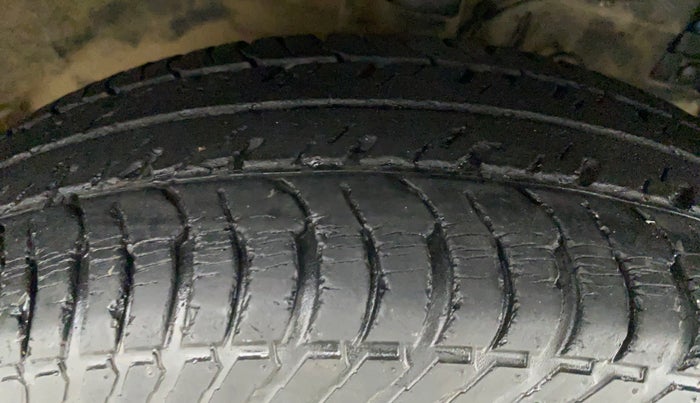 2016 Maruti Swift Dzire VXI, Petrol, Manual, 29,740 km, Right Front Tyre Tread