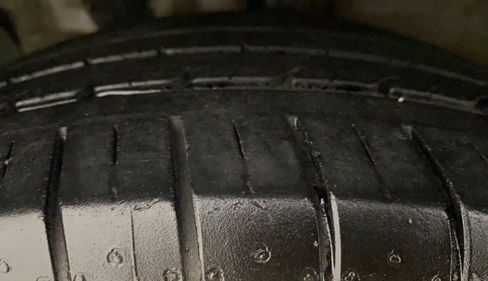 2016 Hyundai Creta SX PLUS 1.6 PETROL, Petrol, Manual, 94,823 km, Left Front Tyre Tread