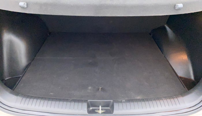 2016 Hyundai Creta SX PLUS 1.6 PETROL, Petrol, Manual, 94,823 km, Boot Inside