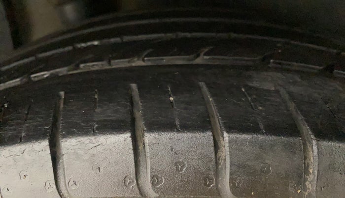 2016 Hyundai Creta SX PLUS 1.6 PETROL, Petrol, Manual, 94,823 km, Right Rear Tyre Tread