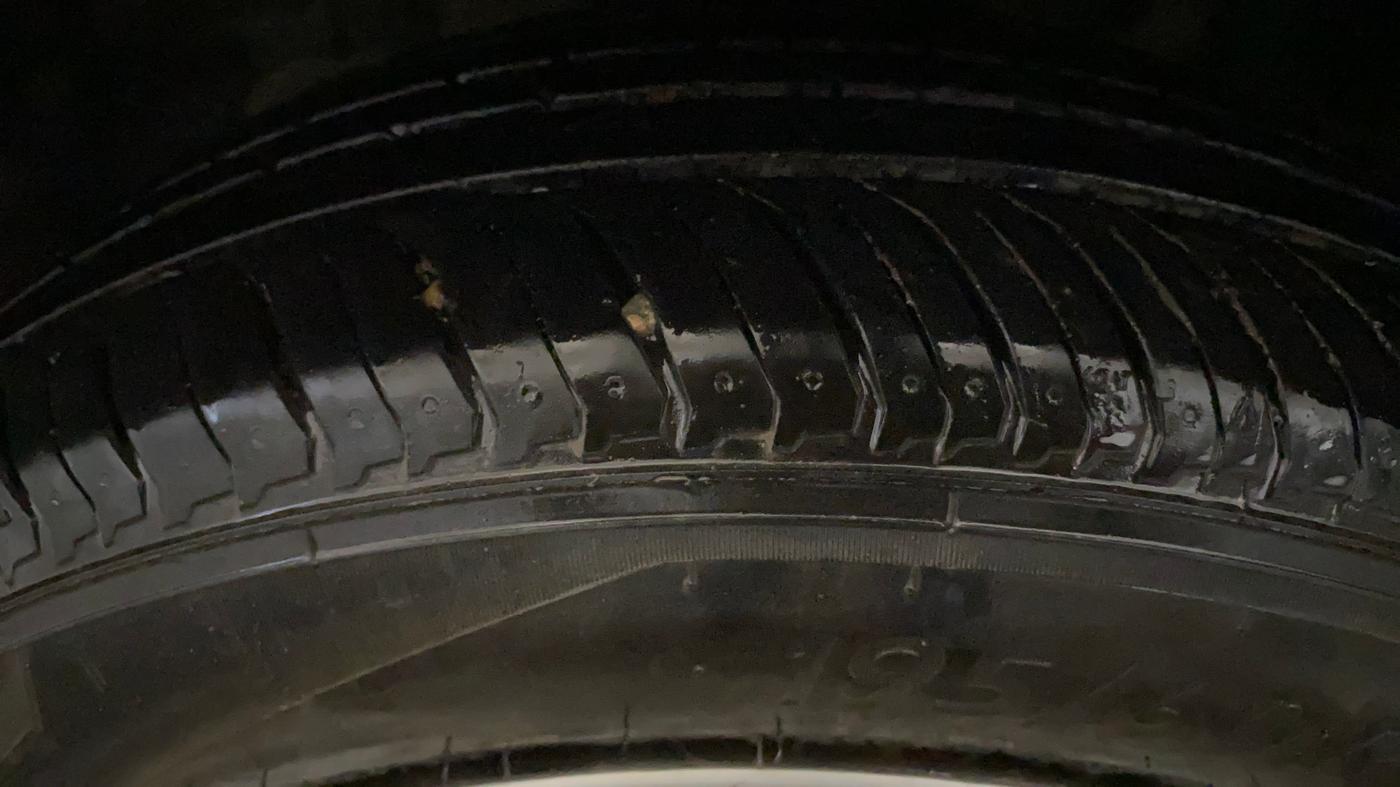 2019 Tata NEXON XM PETROL, CNG, Manual, 1,21,688 km, Left Front Tyre Tread