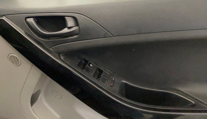 2019 Tata NEXON XM PETROL, CNG, Manual, 1,21,688 km, Driver Side Door Panels Control