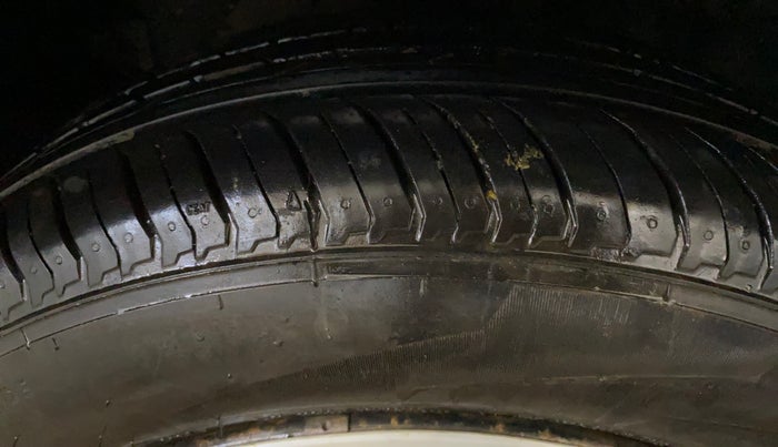 2019 Tata NEXON XM PETROL, CNG, Manual, 1,21,688 km, Right Rear Tyre Tread