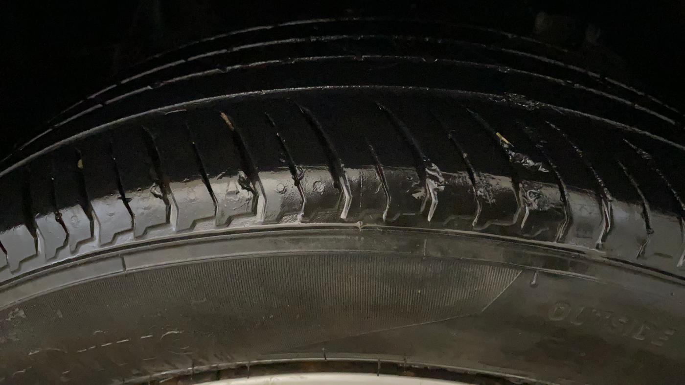 2019 Tata NEXON XM PETROL, CNG, Manual, 1,21,688 km, Right Front Tyre Tread