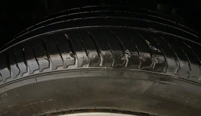 2019 Tata NEXON XM PETROL, CNG, Manual, 1,21,688 km, Right Front Tyre Tread