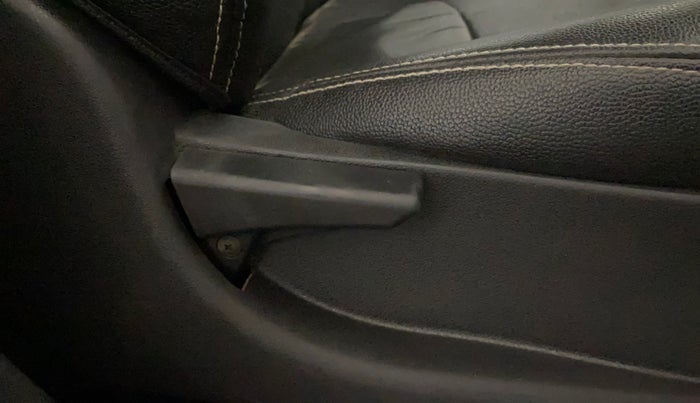 2019 Tata NEXON XM PETROL, CNG, Manual, 1,21,688 km, Driver Side Adjustment Panel