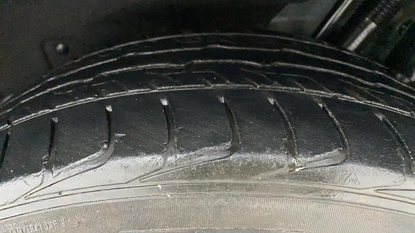 2019 Mahindra MARAZZO M6 8 STR, Diesel, Manual, 35,590 km, Left Rear Tyre Tread