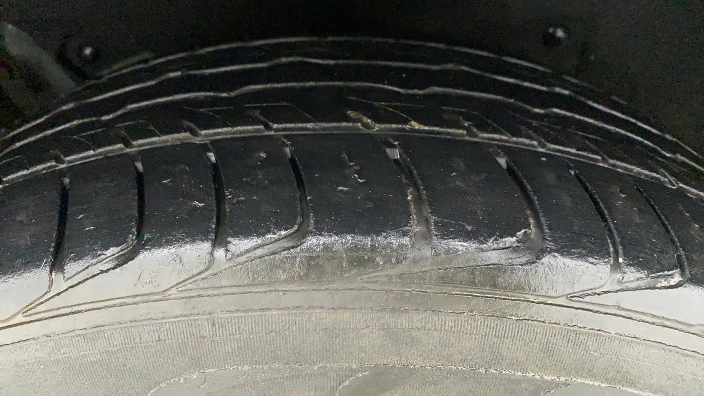 2019 Mahindra MARAZZO M6 8 STR, Diesel, Manual, 35,590 km, Right Rear Tyre Tread