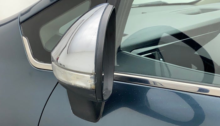 2019 Mahindra MARAZZO M6 8 STR, Diesel, Manual, 35,590 km, Left rear-view mirror - Indicator light has minor damage