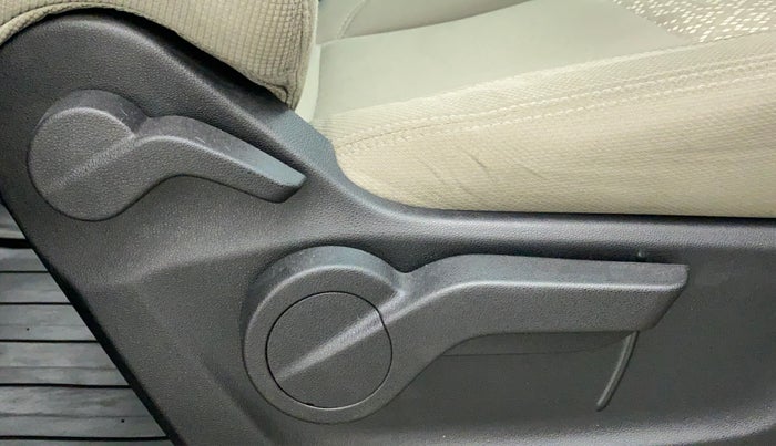 2019 Mahindra MARAZZO M6 8 STR, Diesel, Manual, 35,590 km, Driver Side Adjustment Panel