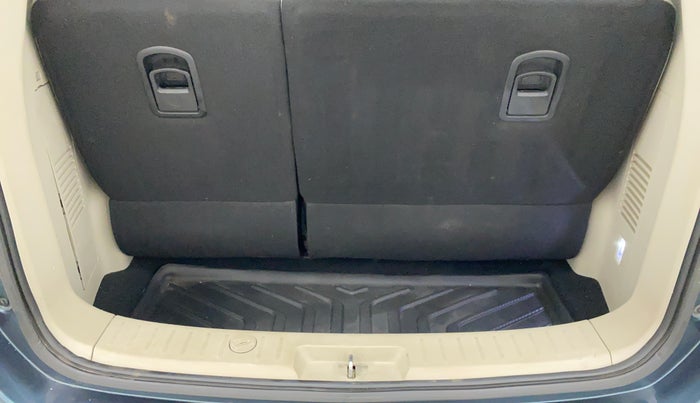 2019 Mahindra MARAZZO M6 8 STR, Diesel, Manual, 35,590 km, Boot Inside