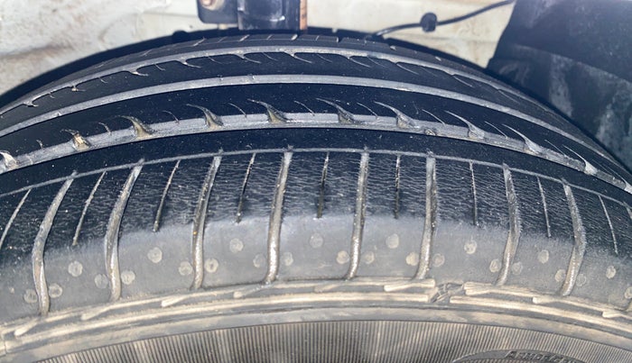 2018 Maruti Ciaz DELTA 1.4 MT PETROL, Petrol, Manual, 58,071 km, Right Front Tyre Tread