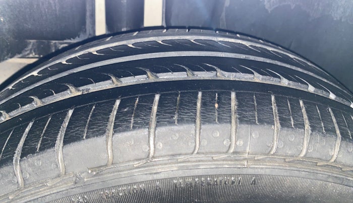 2018 Maruti Ciaz DELTA 1.4 MT PETROL, Petrol, Manual, 58,071 km, Right Rear Tyre Tread